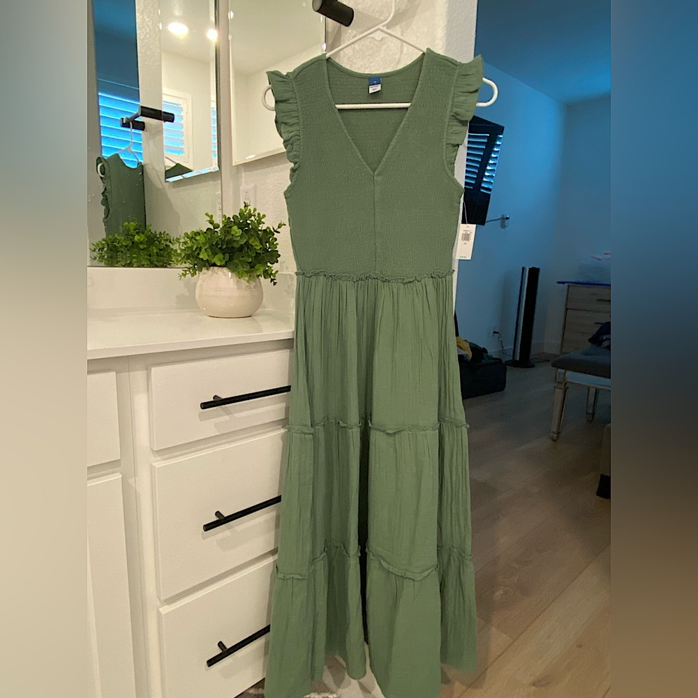 Old Navy.  Size XS.  Green/sage color dress. NWT